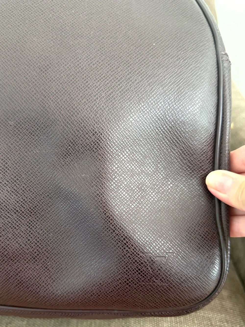 Authentic Louis Vuitton taiga burgundy leather Kandall unisex travel bag LV